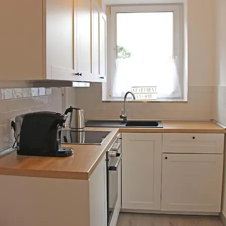 Moderne 1-zimmer Mit Terasse, Kueche, Bad Mit Dusche, Tv & Wifi Apartmán *