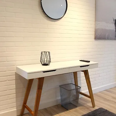 Moderne 1-zimmer Mit Terasse, Kueche, Bad Mit Dusche, Tv & Wifi Apartmán